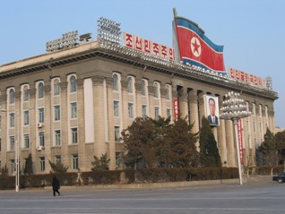 Regierungsgebäude am Kim Il Sung Platz, Pyongyang