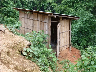 Toiletten im Dorf verbessern Hygienesituation