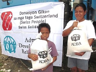 Taifunopfer mit Nothilfepaketen von Glückskette und ADRA