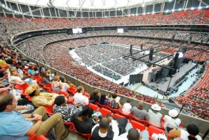60.000 Gottesdienstbesucher im Georgia Dome, Atlanta/USA, anlässlich der Weltsynode 2010