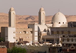 Koptische Kirche neben Mosche in Assuan, Ägypten. Bald auch in Saudi-Arabien möglich?