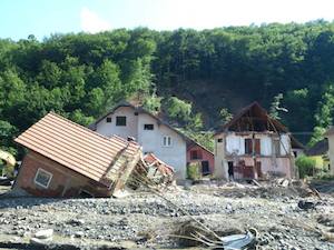 Zerstörte Häuser in Krupani/Serbien