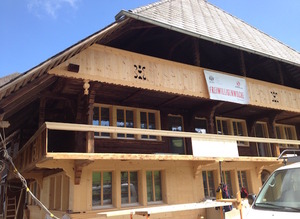 ADRA Schweiz hilft bei Sanierung des 200-jährigen Bergbauernhauses