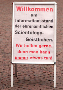 Strassen-Werbung von Scientology in Deutschland