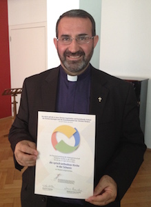 Pater Abramo Unal nahm die AGCK-Urkunde für die syrisch-orthodoxe Kirche in der Schweiz entgegen