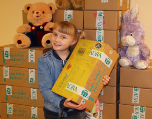 Paketaktion „Kinder helfen Kindern“ - Sammelstelle in Berlin Marzahn