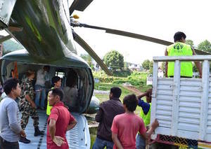 ADRA Nepal kooperiert mit Armee und Rotem Kreuz Nepal bei Transport und Verteilung von Hilfsgütern