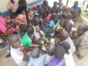 1.500 Flüchtlinge suchen in Juba Zuflucht auf dem Gelände der adventistischen Kirche und von ADRA Südsudan