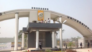 Eingang zur Clifford Universität in Ihie, Abia/Nigeria