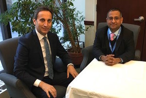 Nelu Burcea (links) adventistischer UNO-Repräsentant mit UNO-Sonderberichterstatter für Religionsfreiheit, Ahmed Shaheed