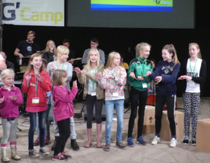 Kinder am G-Camp singen Mottolied