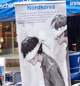 IGFM-Plakat bei Mahnwache zu Menschenrechtsverletzungen in Nordkorea