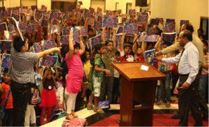 Kinder der St. Gregorios-Gemeinde in Kuwait bekommen ihre eigene „Make-Your-Own Children’s Bible“
