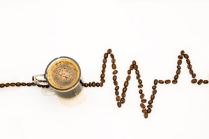 Symbolbild: Kaffee und Kaffeebohnen