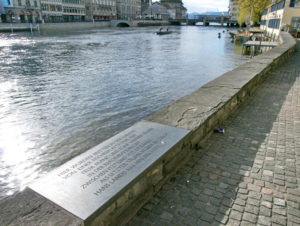 Zürich: Von einer Fischerplattform wurden an dieser Stelle in der Limmat während der Reformationszeit mehrere Täufer ertränkt