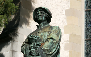 Ulrich Zwingli, Denkmal vor der Wasserkirche, Zürich