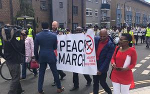 Friedensmarsch gegen Waffenkriminalität in London