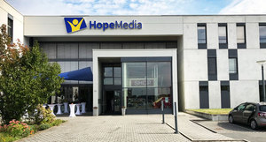 Eingangsbereich des Medienzentrums HopeMedia in Alsbach-Hähnlein