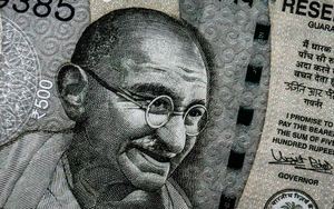 Indische Rupie Banknote mit dem Portrait von Mahatma Gandhi 