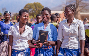 Bibel auf Ellomwe, das von fast 2,3 Millionen Menschen in Malawi gesprochen wird 
