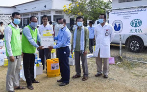 ADRA Kambodscha liefert Hygiene- und Schutzartikel an Gesundheitsamt im Distrikt Baray-Santuk