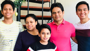 Kolumbianische Migrantenfamilie in Belgien, die von ADRA unterstützt wird
