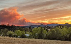 Blick von der adventistischen Rio-Lindo-Akademie auf die Waldbrände in Nordkalifornien.
