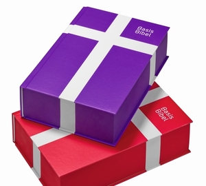 Die BasisBibel ist bei der Schweizerischen Bibelgesellschaft auch als Kompaktausgabe in rot erhältlich 