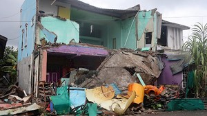 Von Erdbeben zerstörtes Haus in Westsulawesi, Indonesien