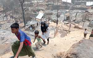 Ausgebranntes Flüchtlingslager in Bangladesch