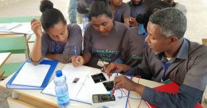 Teilnehmende eines Solarprojektes in Äthiopien