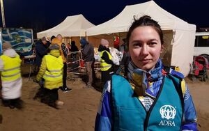 Mitarbeiterin von ADRA Norwegen an der Grenze zwischen der Ukraine und Polen.
