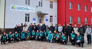 Mitarbeitende und Freiwillige von ADRA Rumänien, die in der Ukrainehilfe engagiert sind. 