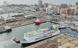 Global Mercy™, das neueste Spitalschiff der internationalen Hilfsorganisation Mercy Ships, im Hafen von Dakar/Senegal.