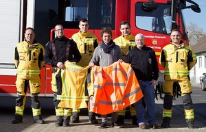 ADRA-Mitarbeiter Pierre Schweitzer (Mitte) bei der Freiwilligen Feuerwehr Sinzig im März 2023.