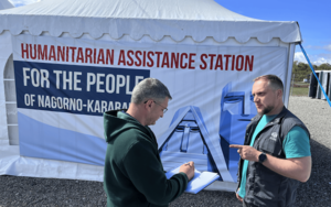 ADRA Mitarbeiter planen die Durchführung des Nothilfeprojekts in Armenien.