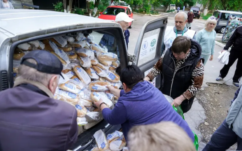 Ukraine: ADRA Schweiz und WFP verteilen täglich 4.500 Brote in der Region Cherson