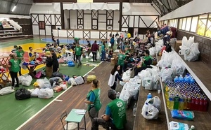 ADRA-Freiwillige organisieren und verteilen Spenden für die Betroffenen der Naturkatastrophe in Rio Grande do Sul. 