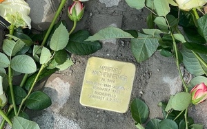 „Stolperstein“ für den adventistischen Märtyrer Manfred Wachenheimer vor der Kirchgemeinde Leipzig.